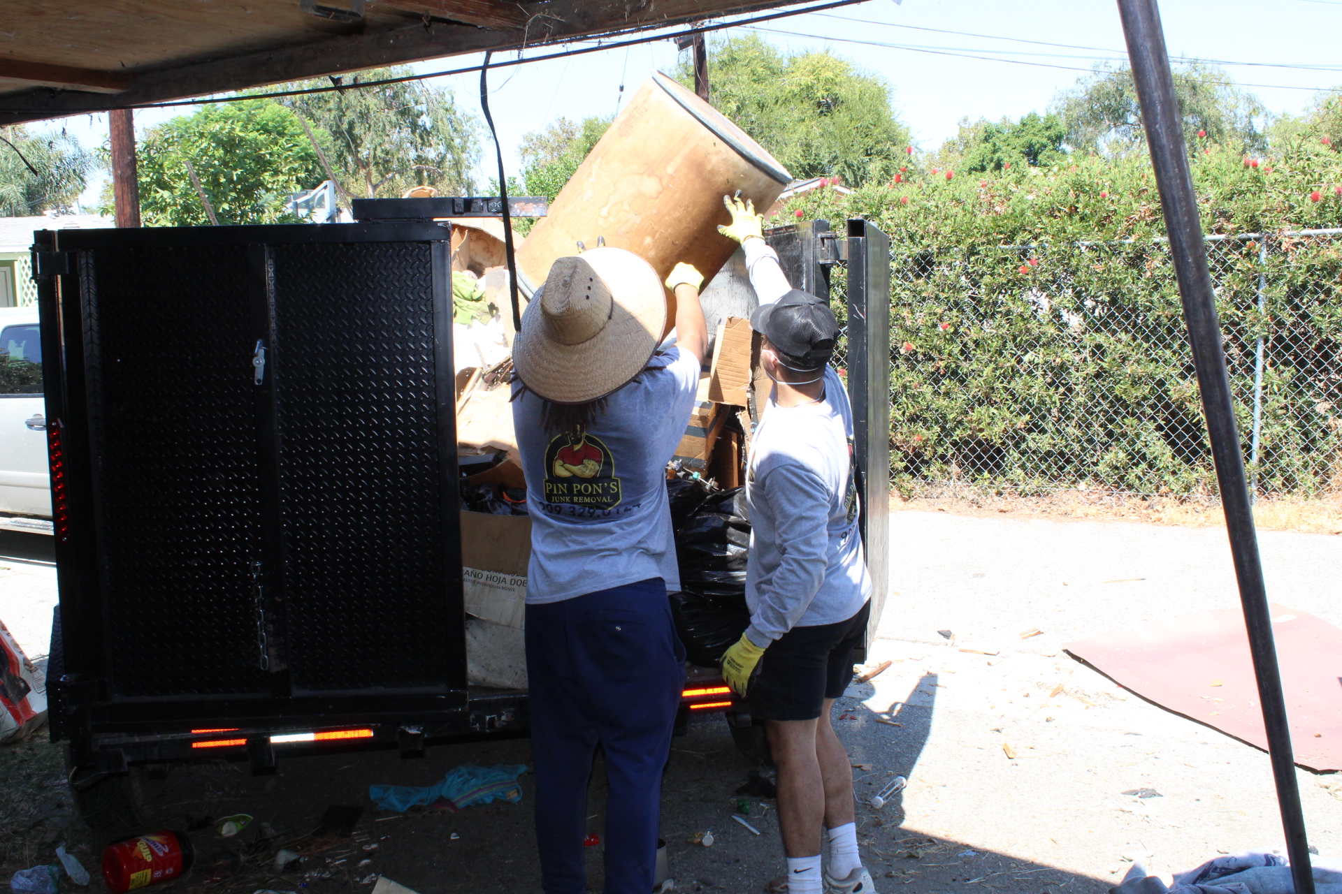 Pin Pon's crew loading construction debris into trailer in the Inland Empire CA – construction debris removal Jurupa Valley